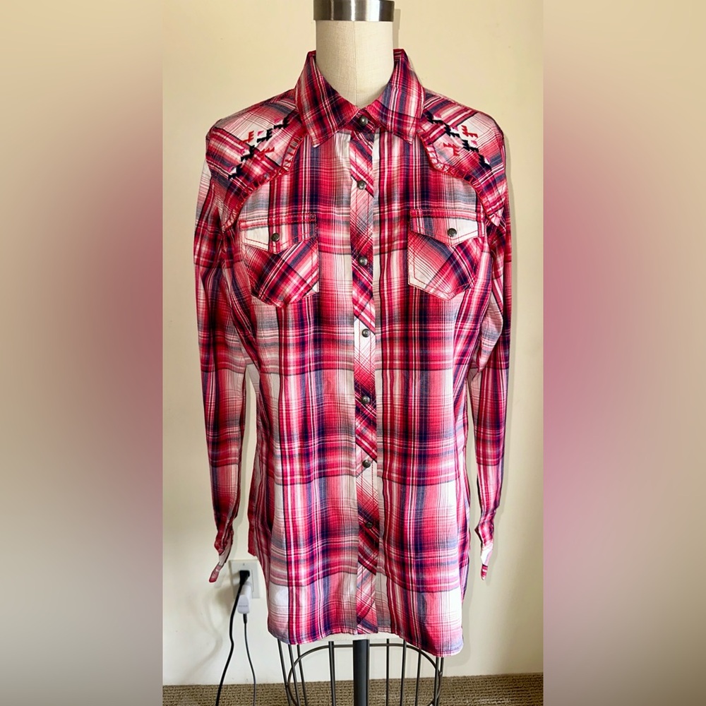 Ariat Red and White Plaid Snap Shirt in Size Medium